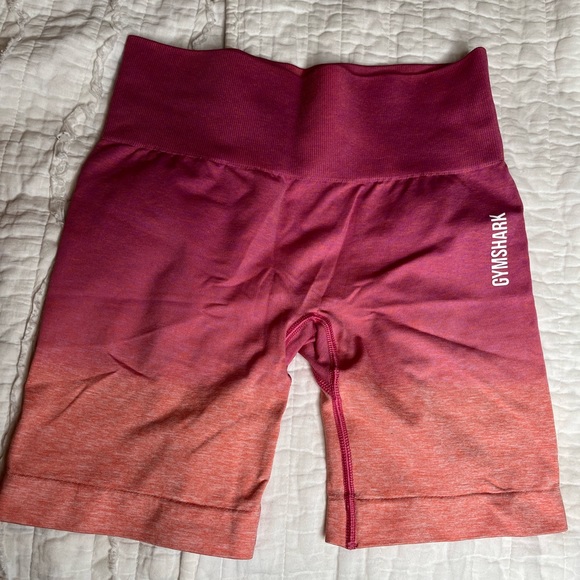Gymshark Pants - Ombré 6” gymshark shorts size small